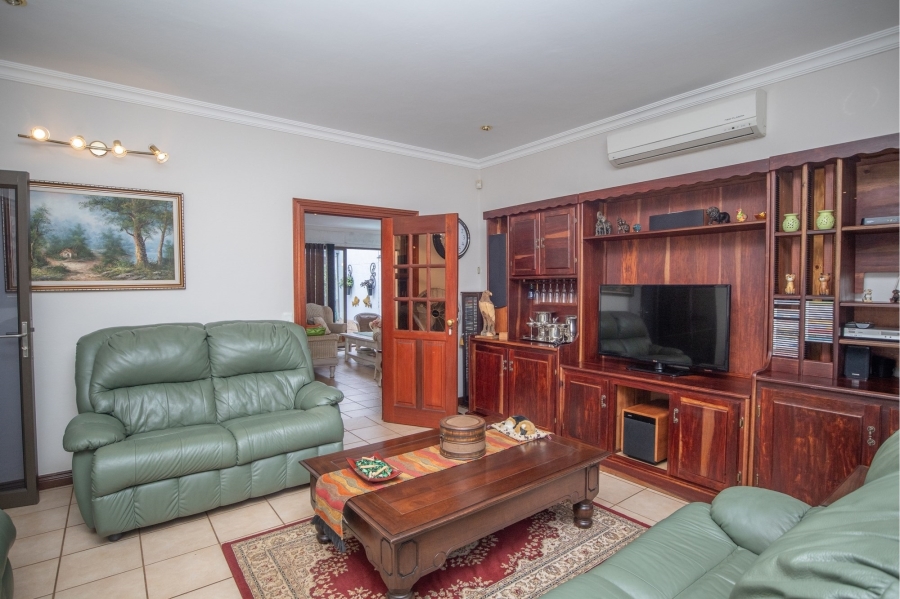 5 Bedroom Property for Sale in Ifafi North West